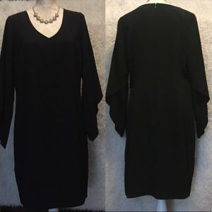 NWT Laundry Long Flowy Scallop Sleeve Vneck Dress